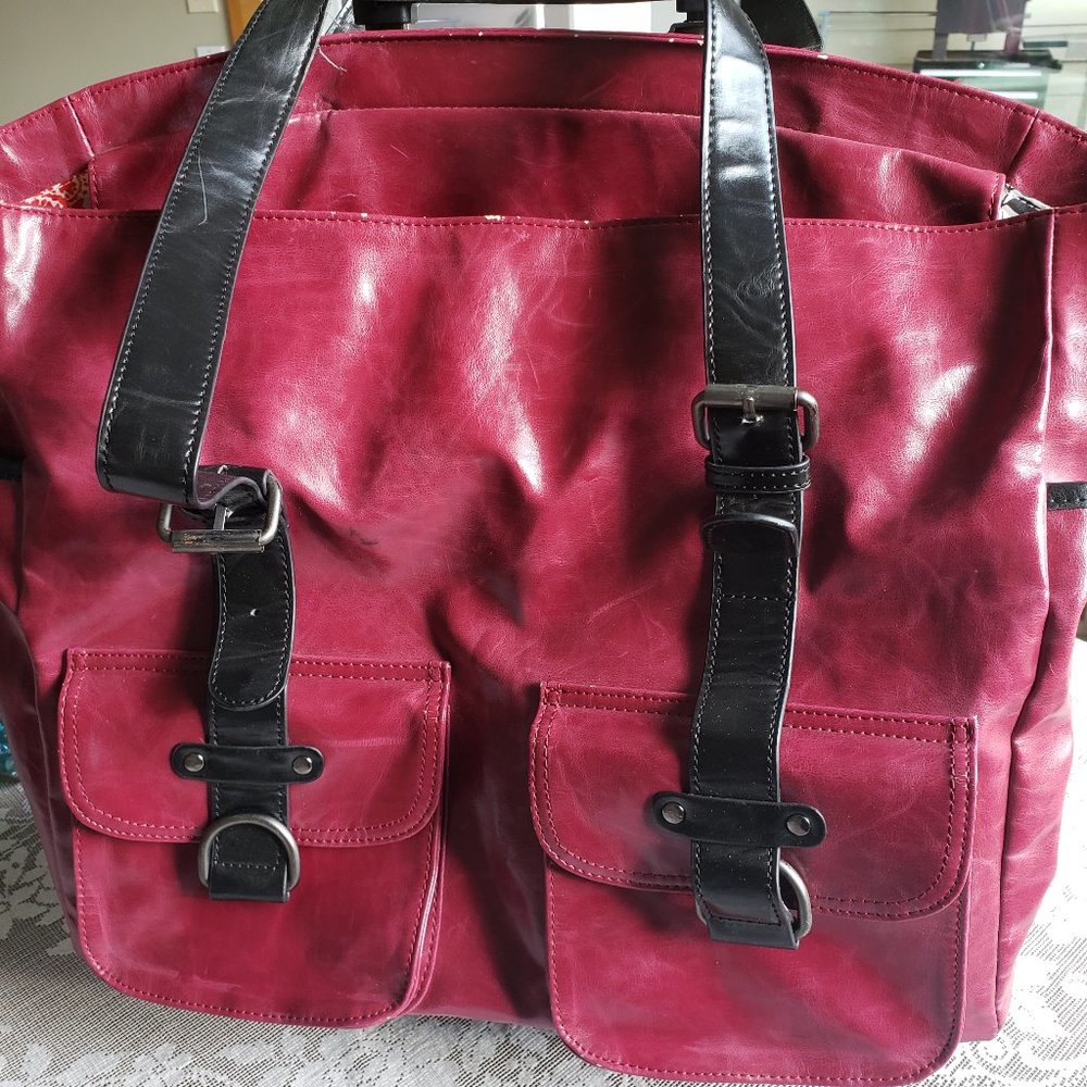 HARPER+ ROLLER TOTE, burgundy / berry
